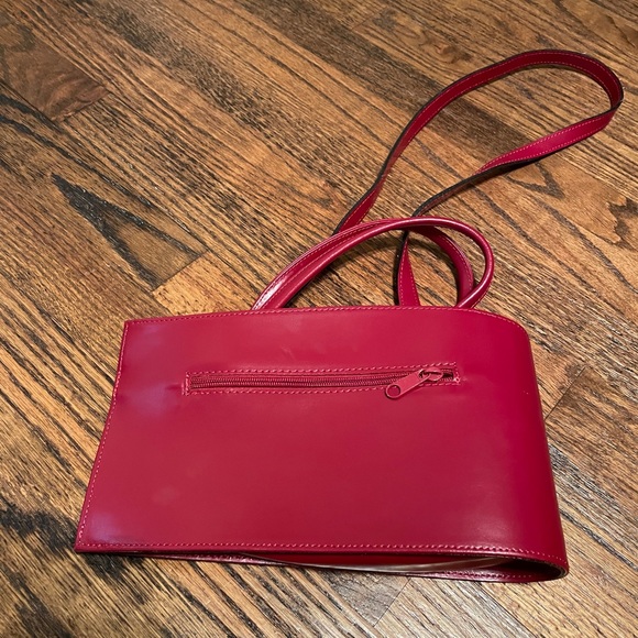 Asymmetrical red leather purse - Picture 2 of 6